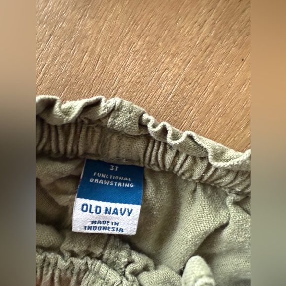 Old Navy Matching Set in Forest Green One Shoulder Eyelet Trim Top Size 3T - Picture 2 of 5